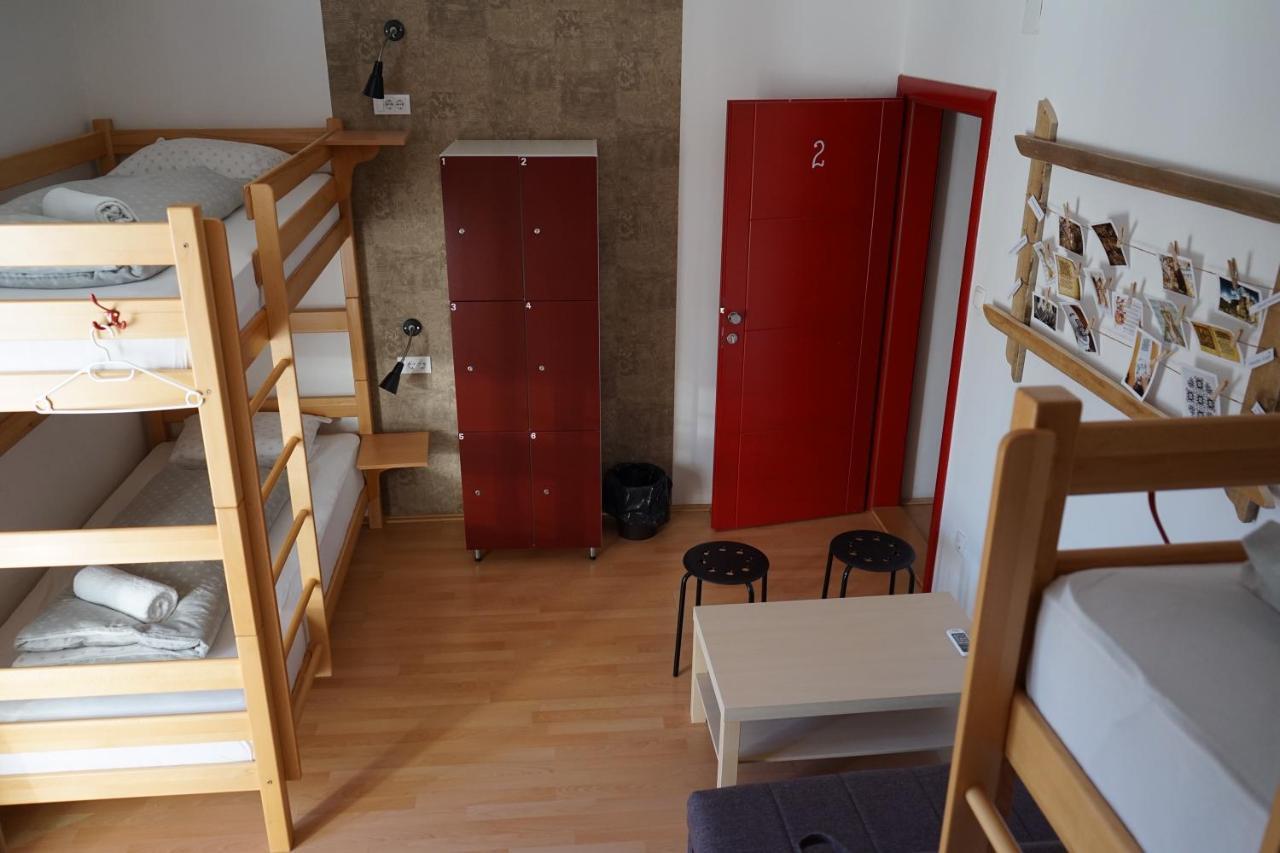 تريبينيي Hostel The Red Door المظهر الخارجي الصورة