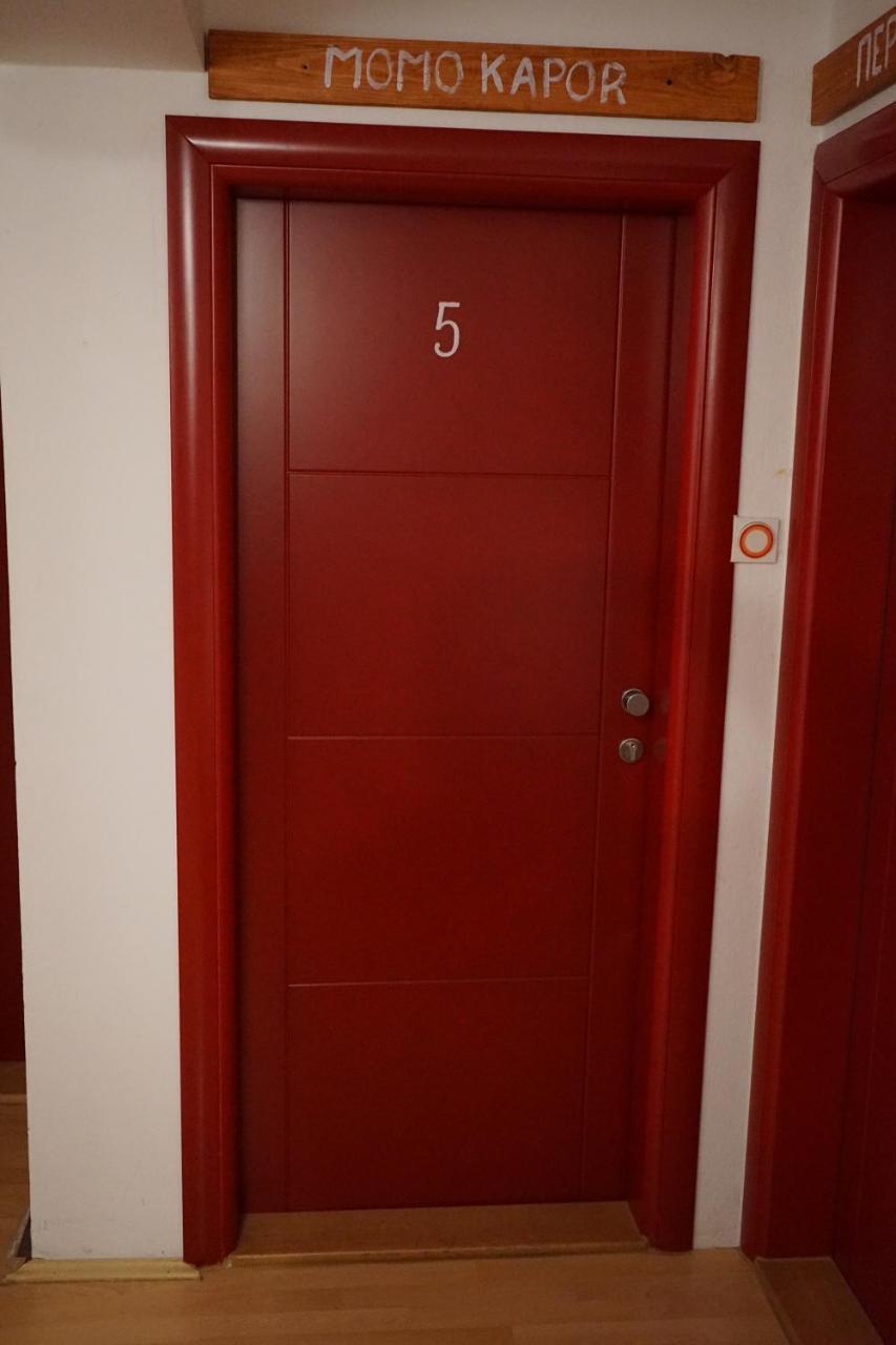 تريبينيي Hostel The Red Door المظهر الخارجي الصورة