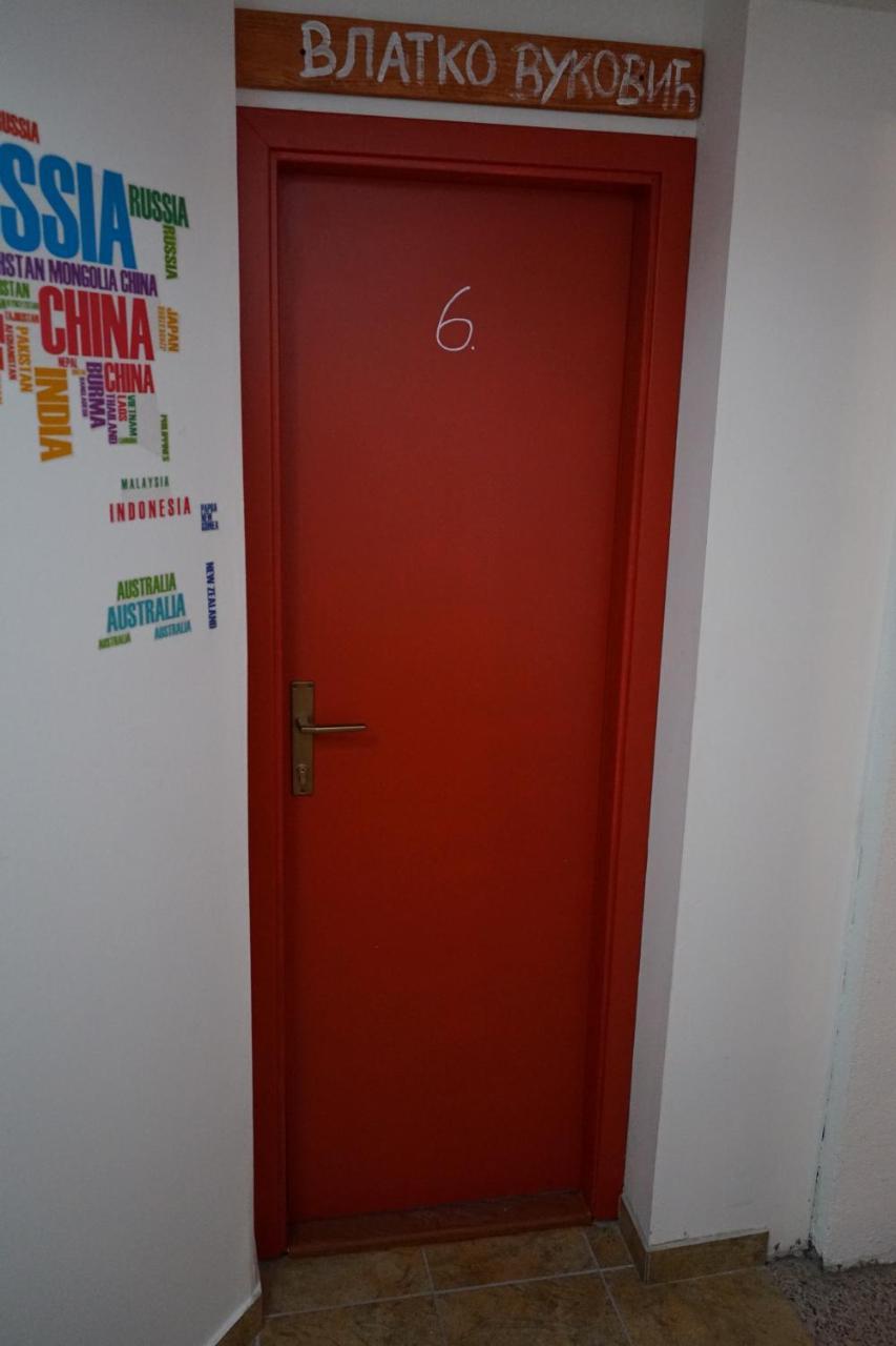 تريبينيي Hostel The Red Door المظهر الخارجي الصورة