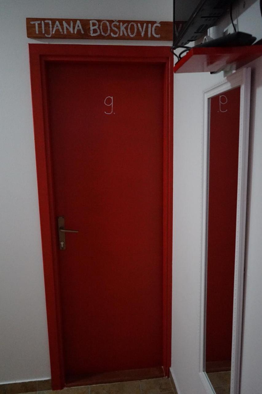 تريبينيي Hostel The Red Door المظهر الخارجي الصورة