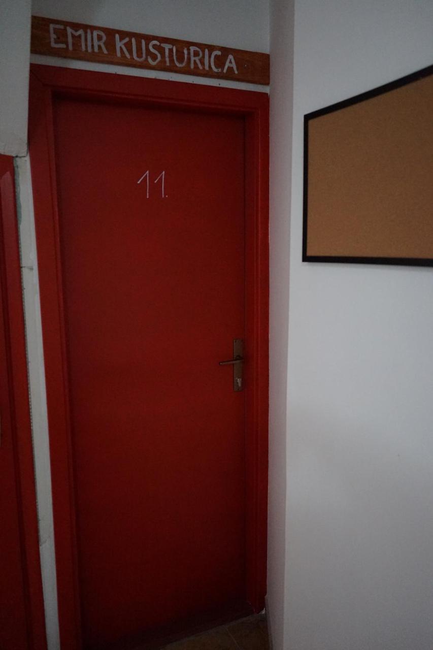 تريبينيي Hostel The Red Door المظهر الخارجي الصورة